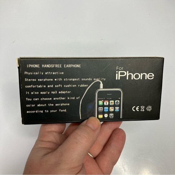 iPhone earbuds plug in style - Picture 2 of 4